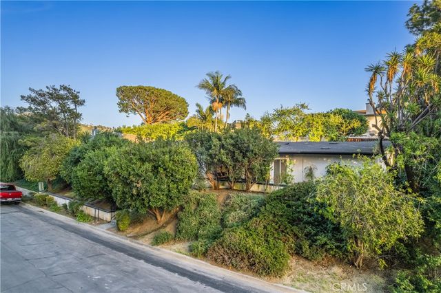 13132 Barrett Hill, Santa Ana, CA 92705