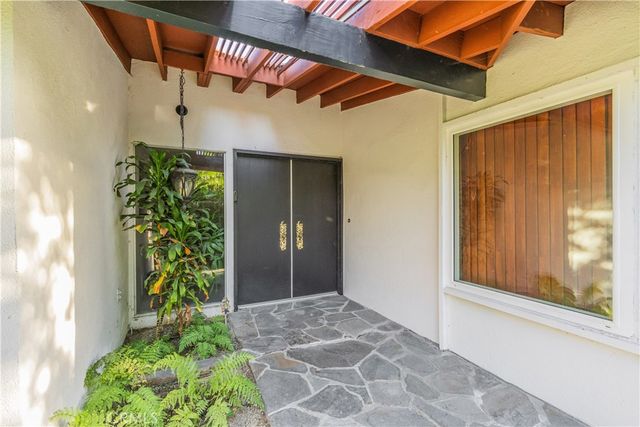 13132 Barrett Hill, Santa Ana, CA 92705