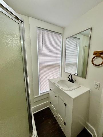 210 E Phillips Street, Conroe, TX 77301