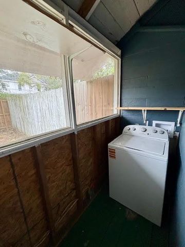 210 E Phillips Street, Conroe, TX 77301