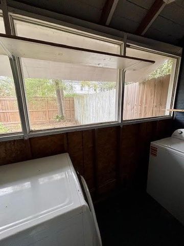 210 E Phillips Street, Conroe, TX 77301