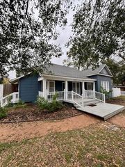 210 E Phillips Street, Conroe, TX 77301