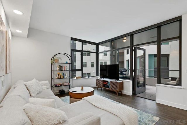 1441 9th Ave 402, San Diego, CA 92101