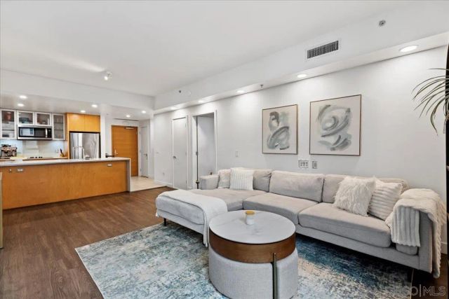 1441 9th Ave 402, San Diego, CA 92101