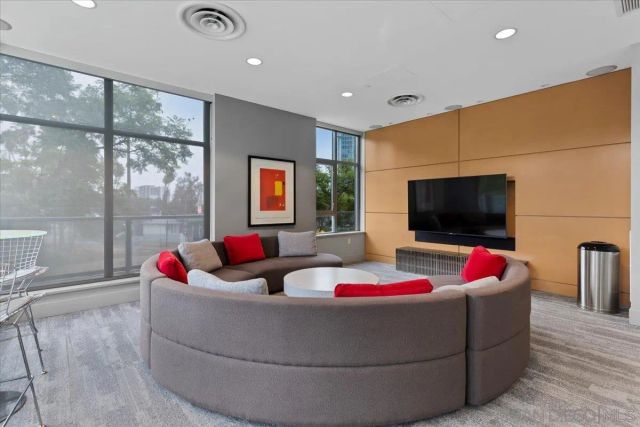 1441 9th Ave 402, San Diego, CA 92101