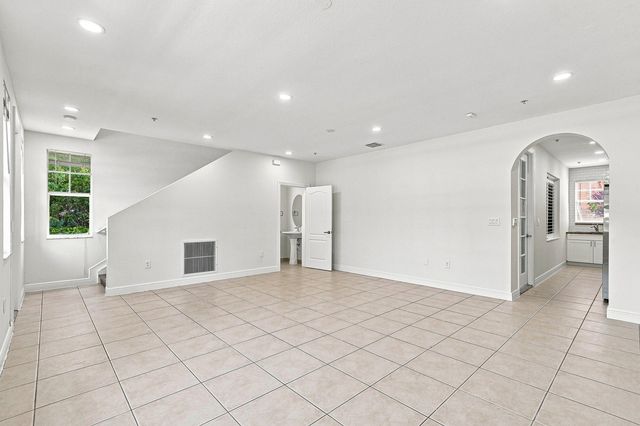 219 N L Street 100, Lake Worth Beach, FL 33460