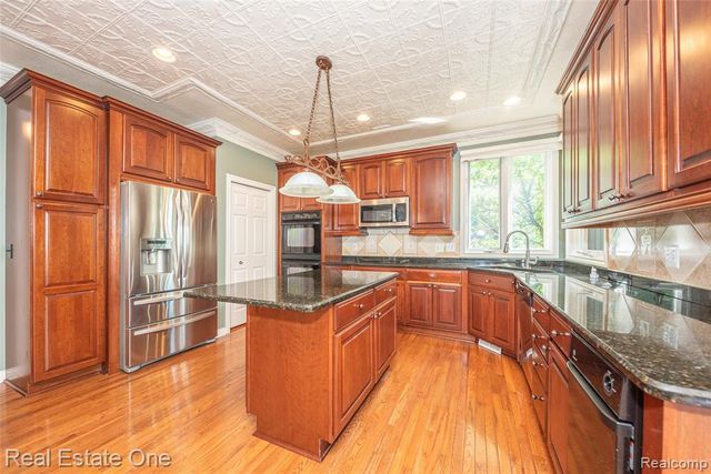 18218 Clairmont Circle, Northville, MI 48168