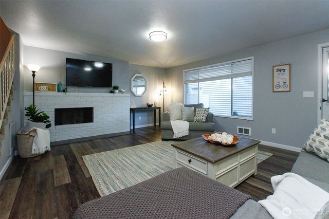 110 SW 325th Place, Federal Way, WA 98003