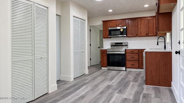 3608 Goldsmith Ln, Louisville, KY 40220