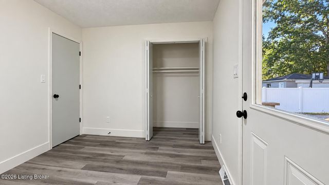 3608 Goldsmith Ln, Louisville, KY 40220