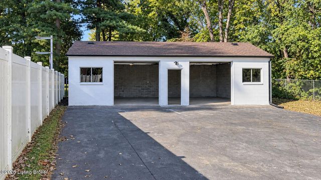 3608 Goldsmith Ln, Louisville, KY 40220