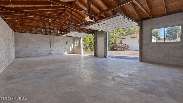 3608 Goldsmith Ln, Louisville, KY 40220