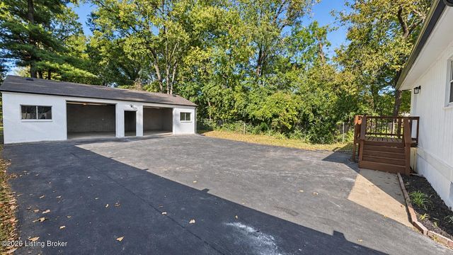 3608 Goldsmith Ln, Louisville, KY 40220