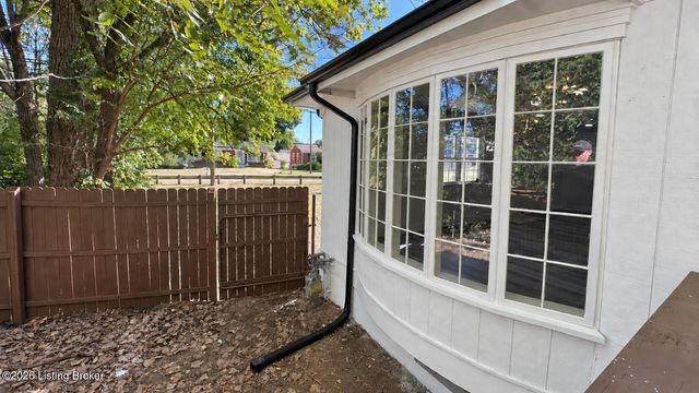 3608 Goldsmith Ln, Louisville, KY 40220