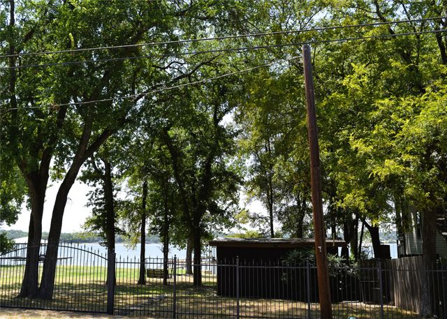 1411 E Lake Drive, Weatherford, TX 76087