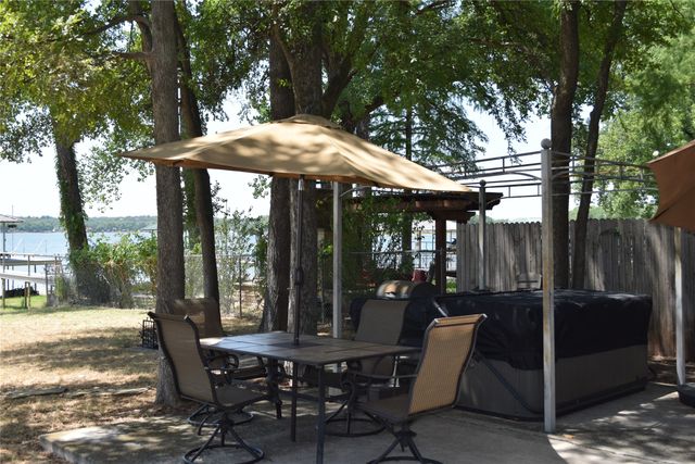 1411 E Lake Drive, Weatherford, TX 76087