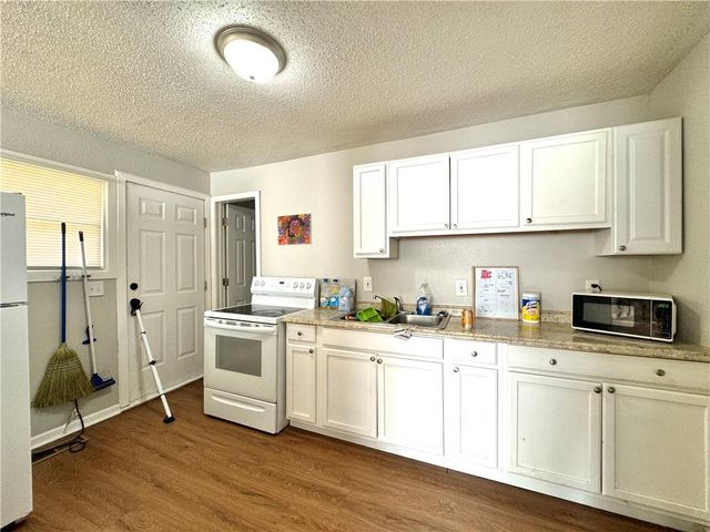 4435 Norton Avenue, Kansas City, MO 64130