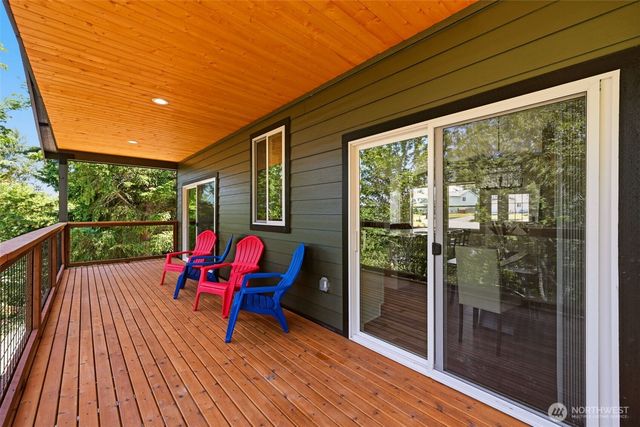 254 Skyler Way, Eatonville, WA 98328