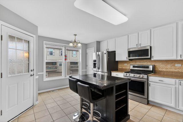 1538 Bristol Lane 4, Wood Dale, IL 60191