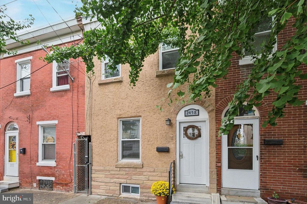 2458 CEDAR ST, Philadelphia, PA 19125