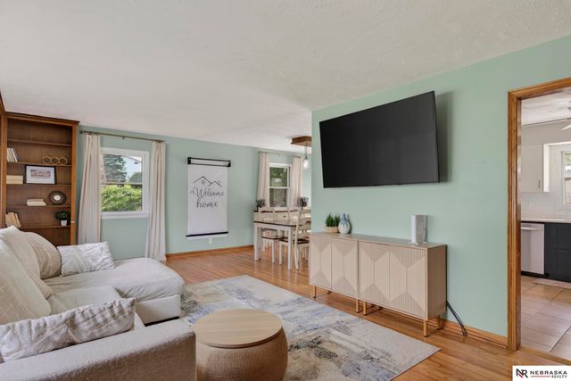 103 Hillcrest Avenue, Bellevue, NE 68005