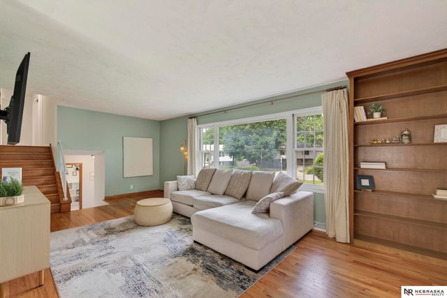 103 Hillcrest Avenue, Bellevue, NE 68005