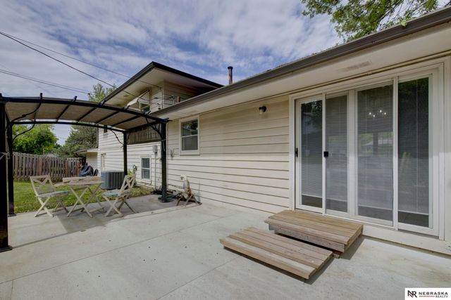 103 Hillcrest Avenue, Bellevue, NE 68005