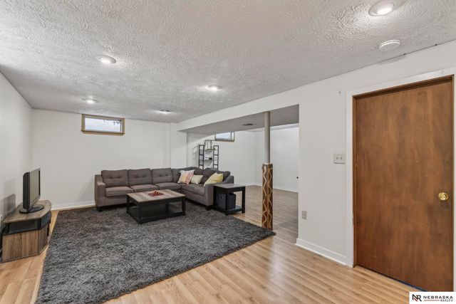 103 Hillcrest Avenue, Bellevue, NE 68005