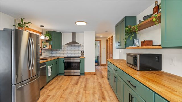 38 Fairfield Court, Warwick, RI 02889