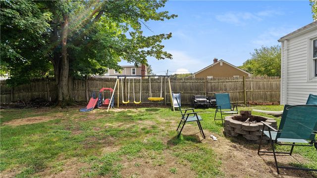 38 Fairfield Court, Warwick, RI 02889
