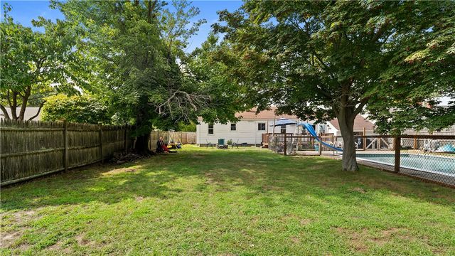 38 Fairfield Court, Warwick, RI 02889