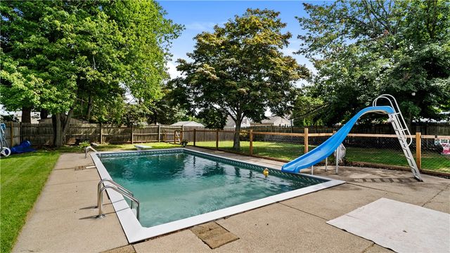 38 Fairfield Court, Warwick, RI 02889