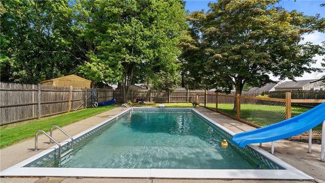 38 Fairfield Court, Warwick, RI 02889