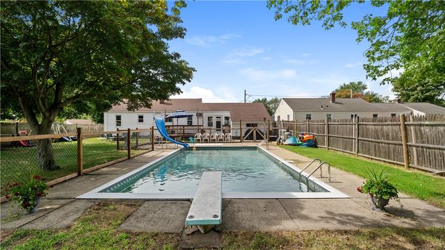 38 Fairfield Court, Warwick, RI 02889
