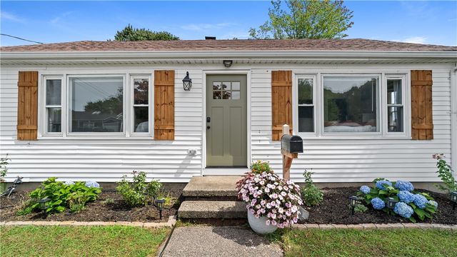 38 Fairfield Court, Warwick, RI 02889