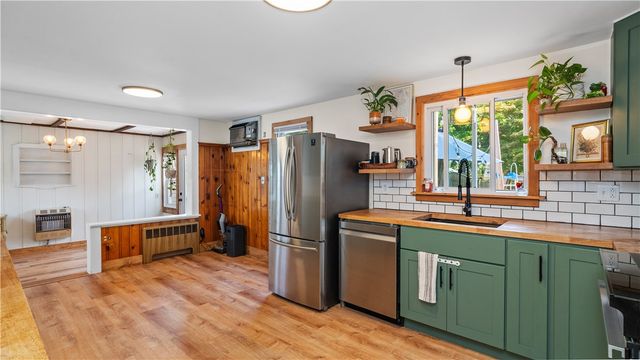 38 Fairfield Court, Warwick, RI 02889