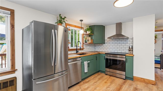 38 Fairfield Court, Warwick, RI 02889