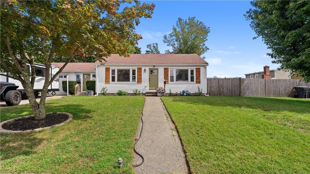 38 Fairfield Court, Warwick, RI 02889