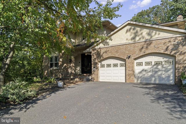31 SIGNAL DR, Voorhees, NJ 08043