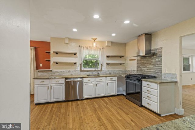 31 SIGNAL DR, Voorhees, NJ 08043
