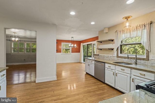 31 SIGNAL DR, Voorhees, NJ 08043