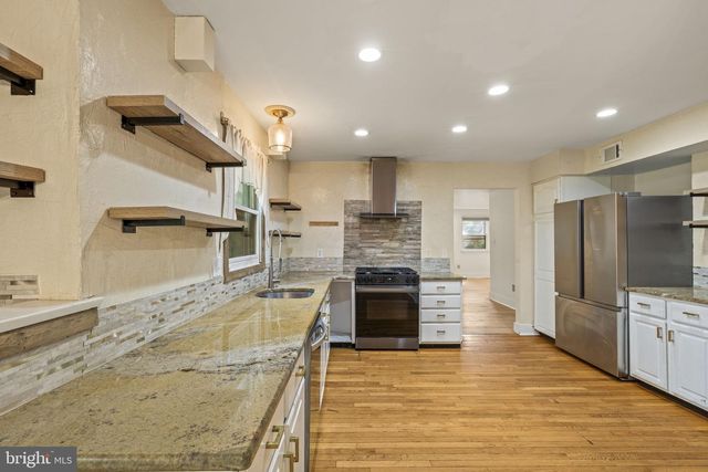 31 SIGNAL DR, Voorhees, NJ 08043