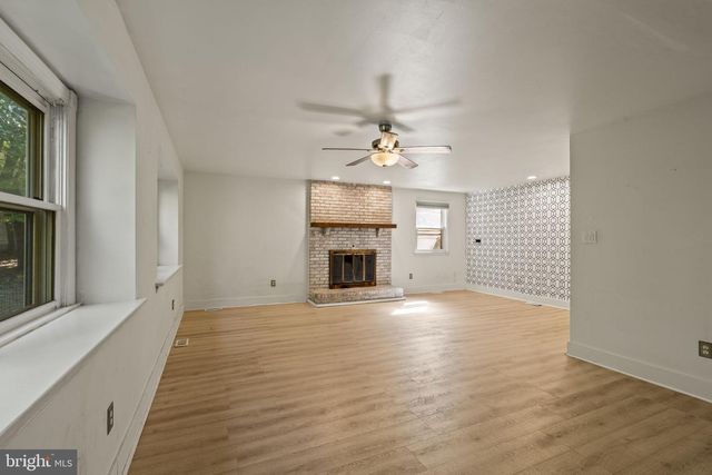 31 SIGNAL DR, Voorhees, NJ 08043