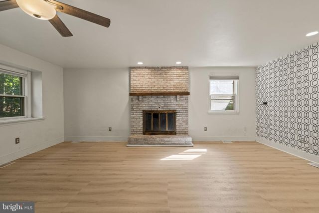 31 SIGNAL DR, Voorhees, NJ 08043