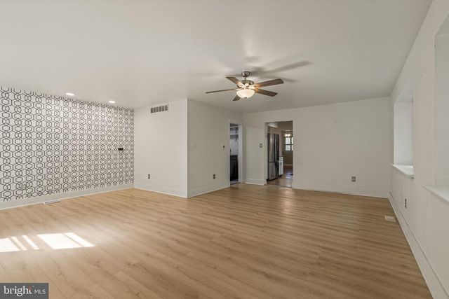 31 SIGNAL DR, Voorhees, NJ 08043