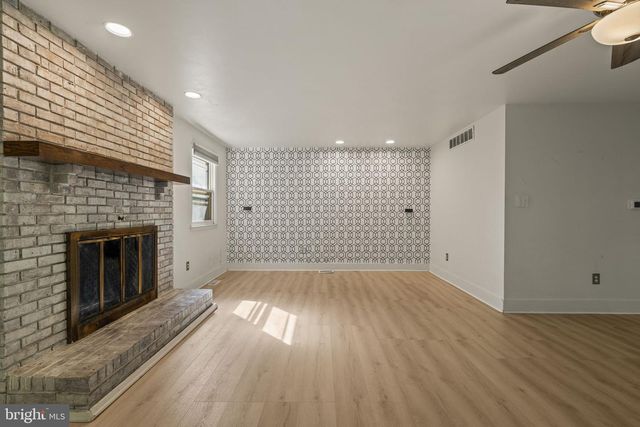 31 SIGNAL DR, Voorhees, NJ 08043