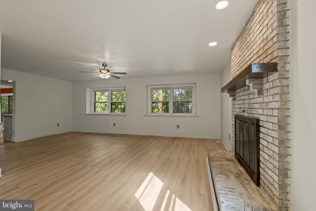 31 SIGNAL DR, Voorhees, NJ 08043