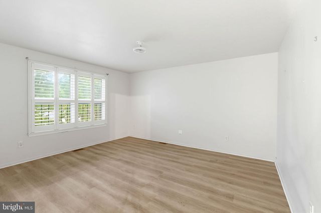 31 SIGNAL DR, Voorhees, NJ 08043