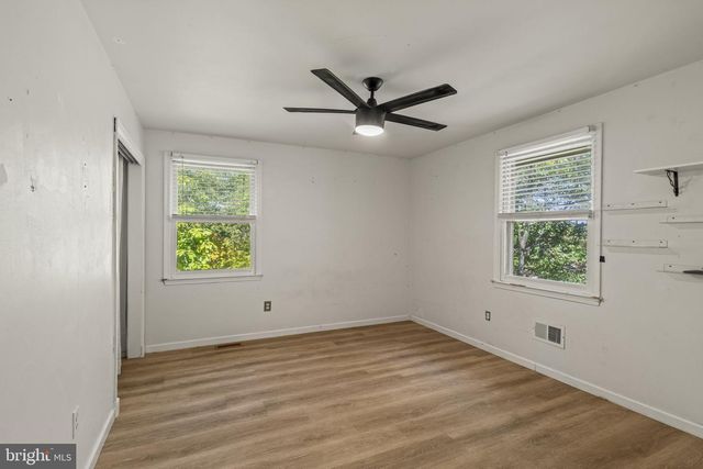 31 SIGNAL DR, Voorhees, NJ 08043