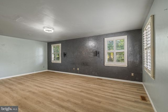 31 SIGNAL DR, Voorhees, NJ 08043